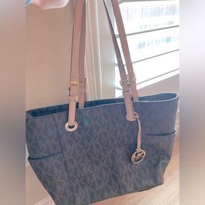 Michael Kors OG logo shoulder bag